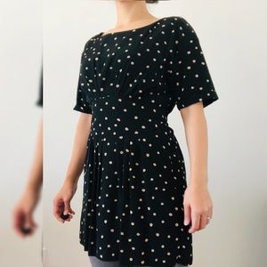 Tunic adjustable with a ribbon belt